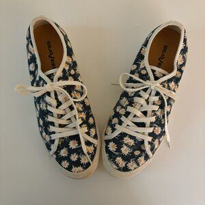 SEAVEES navy and daisy tennis shoe